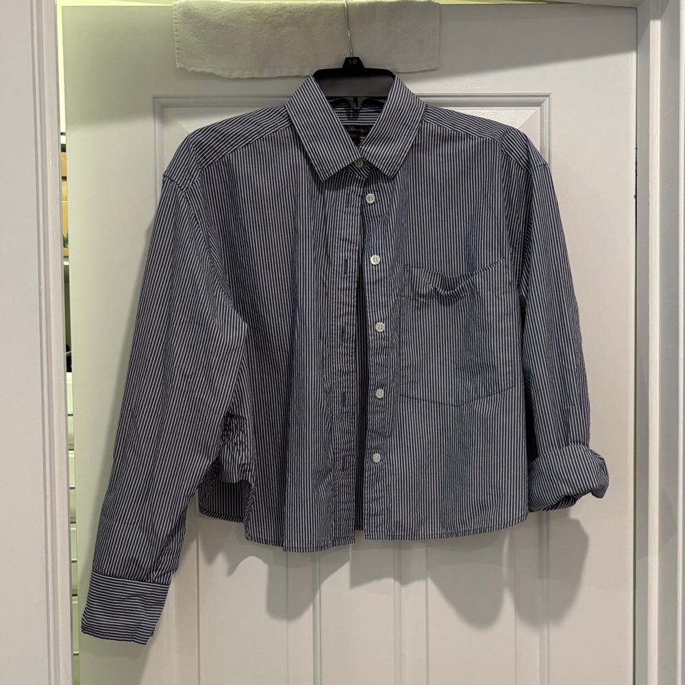 Sz S Banana Republic cropped Blue Striped Button Down Shirt